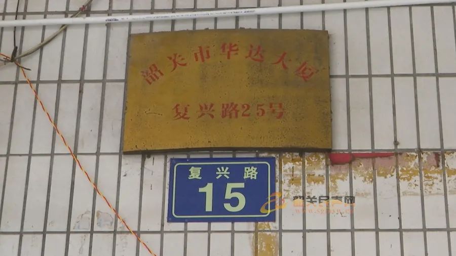 DƬ